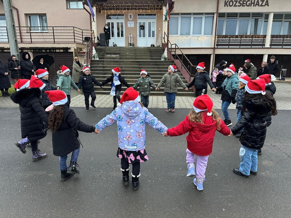 Döge - Mindenki karácsonyfája (2025)